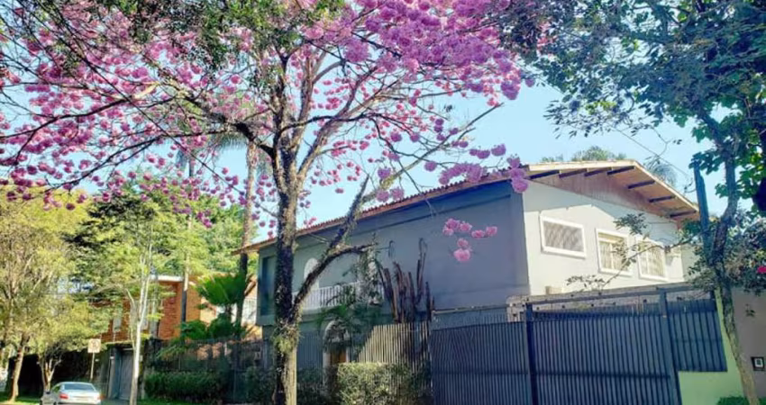 Casa comercial com 11 salas para alugar na Rua Natingui, --, Alto de Pinheiros, São Paulo