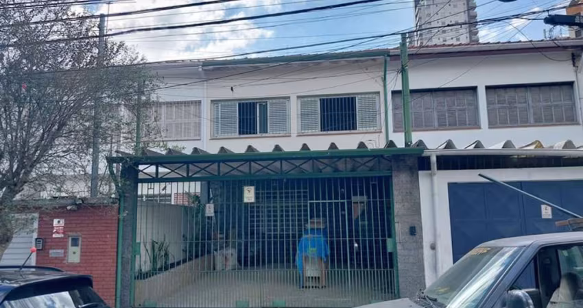 Casa com 3 quartos para alugar na Rua Paraopeba, --, Pinheiros, São Paulo