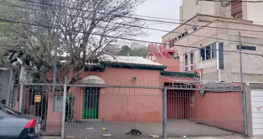 Casa com 3 quartos para alugar na Rua Professor Antônio Arruda Malheiros, --, Pinheiros, São Paulo