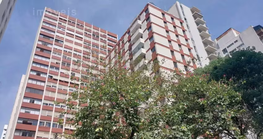 Apartamento com 3 quartos para alugar na Rua Batataes, --, Jardins, São Paulo