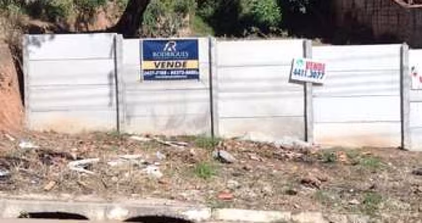 Terreno à venda na Rua Irani, Jardim Brogotá, Atibaia
