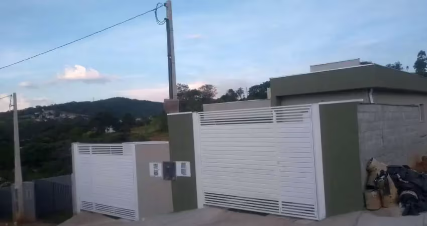 Casa com 2 quartos à venda na Rua Waldemar Helena, 60, Vila Santa Helena, Atibaia