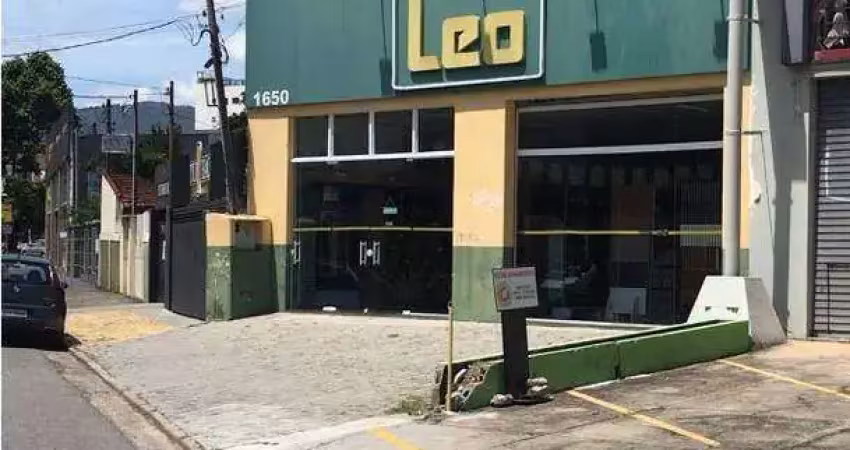 Ótimo salão com 560 metros com pé direito de 6 metros, frente as concessionarias fiat, nissan, jeep.