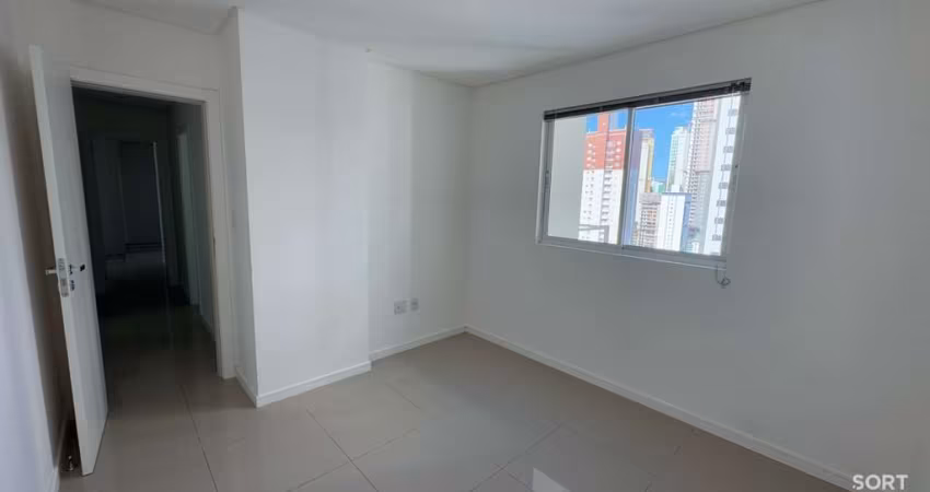 Apartamento no Edifício Figueira da Foz quadra mar