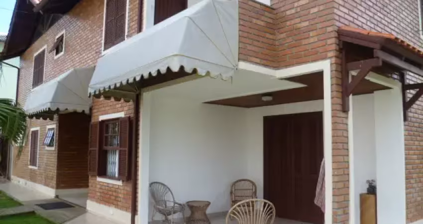 Férias em ampla casa sobrado com 4 dormitórios em canasvieiras