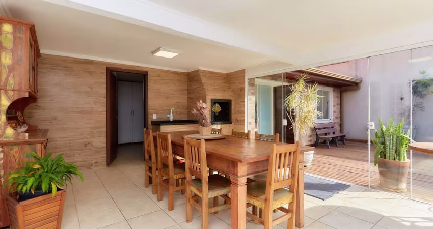 Casa com 5 dormitórios à venda, 235 m2, SANTO INÁCIO, CURITIBA - PR