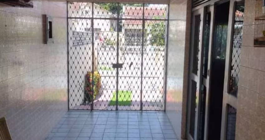 Casa no bairro de Campo Grande, próximo a estrada de Belém, com 5 quartos.