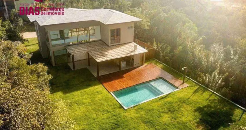Vendo Casa em praia do forte dentro de condomínio, recém construída e pronta para morar  projeta da com armários e  800m2 de área total e 412 de área construída 4 suítes distribuidas em 2 pavimentos.