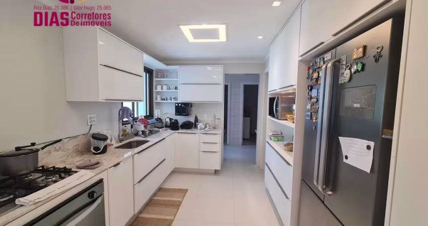 Vendo em exclusividade Apartamento  no Resort  Le  Parc  de 243m2 com 4 suites  reformadas , varanda gourmet,  4 vagas de garagens,  depósito Alto Padrão