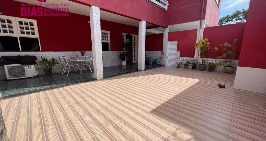 Apartamento térreo à venda de 2/4 com área externa privativa