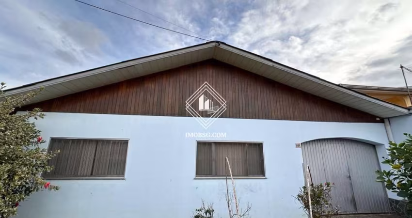 Casa Com Excelente Terreno em Uvaranas