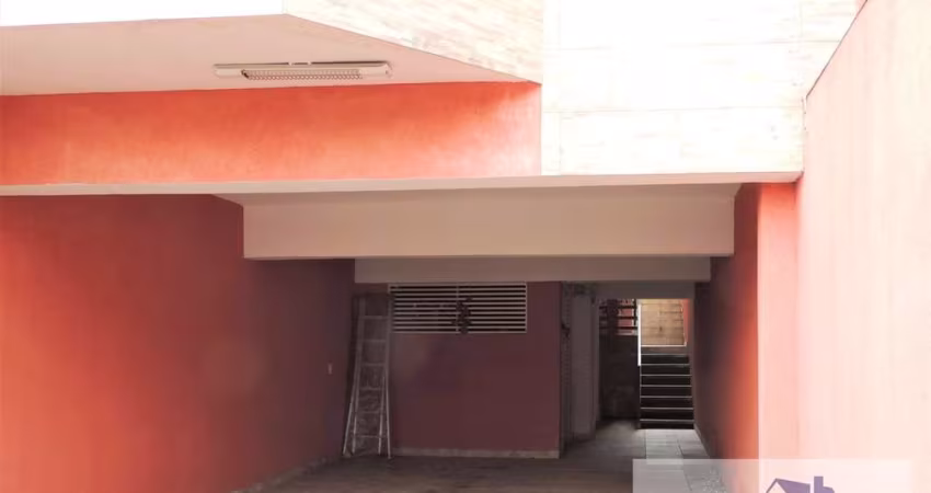 Sobrado espaçoso em Jardim Colombo, São Paulo: 3 dormitórios, 3 suítes, 5 banheiros por R$850.000.