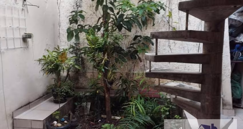 Sobrado de 141m² na Vila Sônia, São Paulo - 3 dormitórios, 1 suíte, 3 banheiros por R$899.000