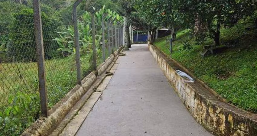 Chácara à Venda em Juquitiba: 3 Suítes por R$ 970 mil