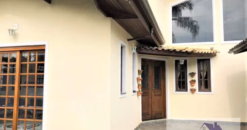 Sobrado Condomínio à Venda - Itapecerica da Serra - SP