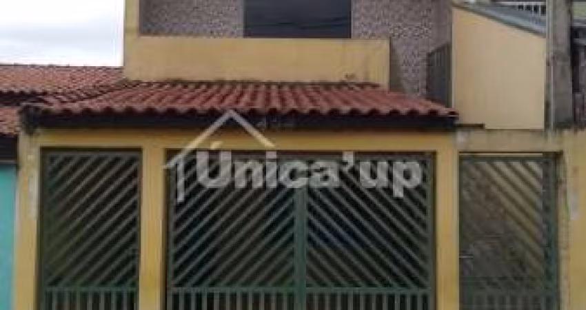 Sobrado (sendo duas casas individuais, uma em cima outra embaixo) para Venda no bairro Terra de Santa Cruz I, 4 dormitórios, 2 vagas, 150 m²