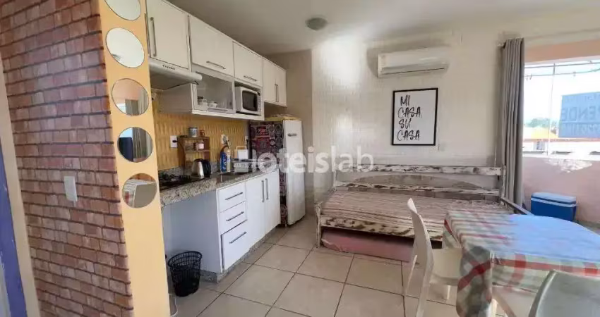 Estúdio mobiliado a apenas 350 metros da praia, pronto para morar ou investir!
