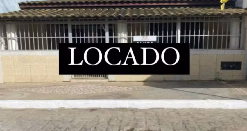 Casa na praça de arembepe , varandão nos fundos para o mar, 3 dormitórios para alugar,  por r$ 2.300/mês - arembepe - camaçari/ba