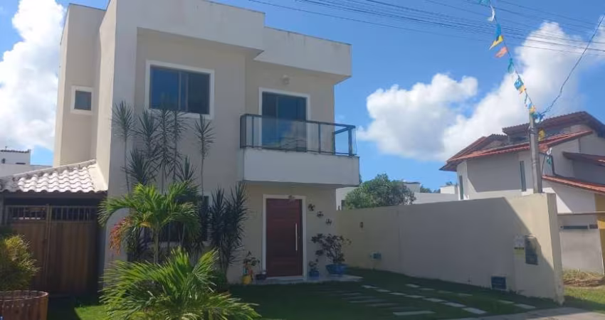 Casa Duplex 4/4 /, sendo 1 suíte no Condomínio Residencial Canto dos Pássaros | Estrada do Coco - Abrantes