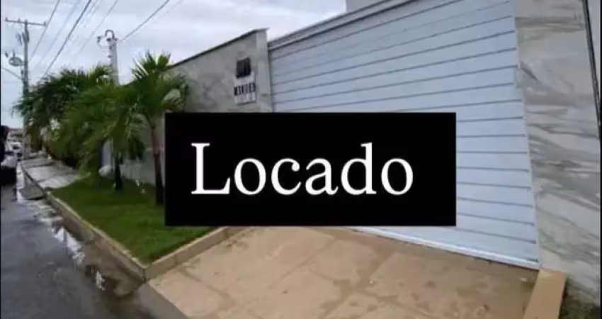 Casa térrea disponível para locação anual/mês r$ 3.500 , diária r$ 800,00 localizada no condomínio arembepe aquaville.