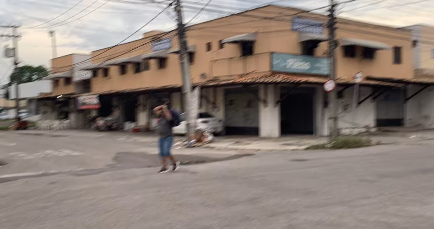 Ótimo prédio comercial de esquina medindo 16 metros de frente por 33 metros de fundos