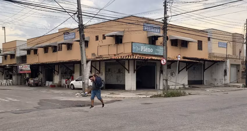 Ótimo prédio comercial de esquina medindo 16 metros de frente por 33 metros de fundos