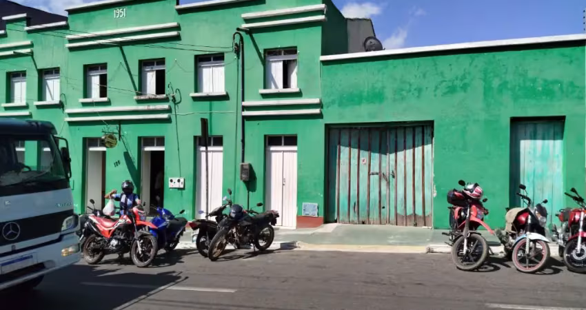 Prédio comercial e histórico na melhor área comercial