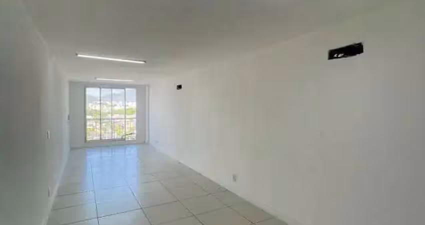 Sala comercial com 1 sala para alugar na Estrada dos Bandeirantes, 470, Taquara, Rio de Janeiro