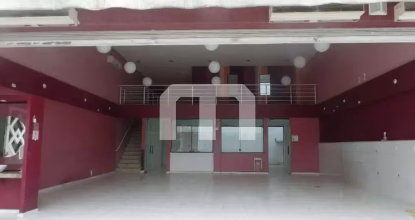 Excelente localização 270 metros de área construída, mezanino, banheiro masculino e feminino