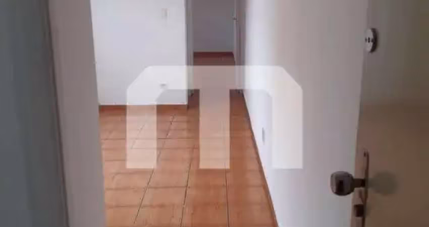 Com 1 dormitório, sala cozinha e banheiro todo em piso frio, boa localização, prédio de 4 andares, s