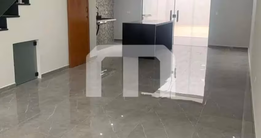 Sobrado venda, 165 m², 3 suítes, sala,  cozinha americana, quintal com churrasqueira e 2 vagas.