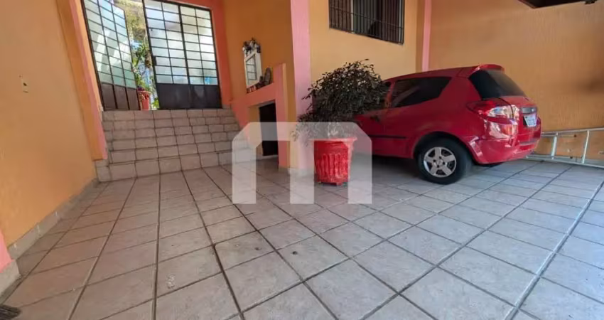 Casa térrea com 150 m² a venda 2 dormitórios, , 2 banheiros, corredor lateral e 2 vagas .