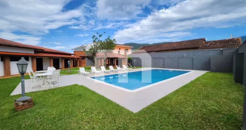 Casa terrea com terreno de 1000m2 no balneário flórida praia grande sp