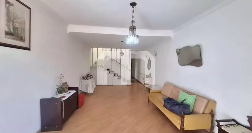Sobrado a vende com 150 m², 3 quartos, sala , cozinha, quintal e área de serviço.,