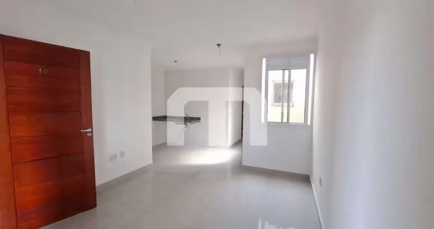 Apartamento de 43 m², 2 quartos, banheiro com ventilação e iluminação natural.