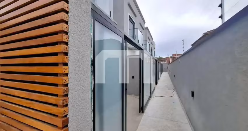 Linda casa a venda , 2 suítes,  cozinha integrada com a sala e churrasqueira.