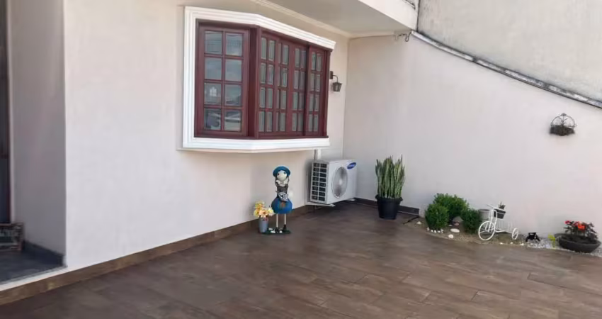 CASA AMPLA COM 3 QUARTOS À VENDA NA VILA GALVÃO EM JUNDIAÍ