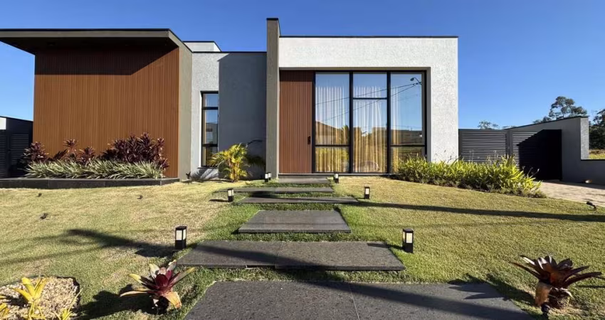CASA DE CONDOMÍNIO À VENDA NO TERRAS DA ALVORADA, COM 04 SUÍTES!