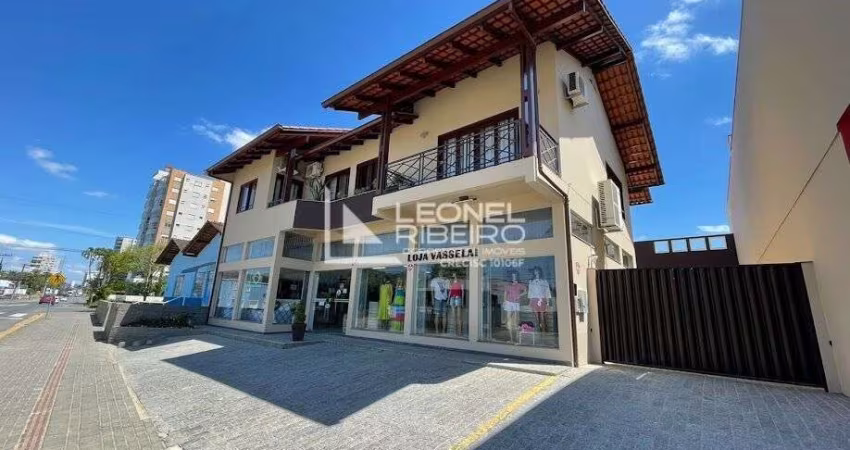 Casa á venda com 3 dormitórios no bairro Capitais em Timbó/SC