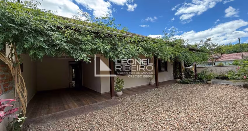 Casa com 3 dormitórios à venda, 253m² no bairro Padre Martinho Stein em Timbó/SC