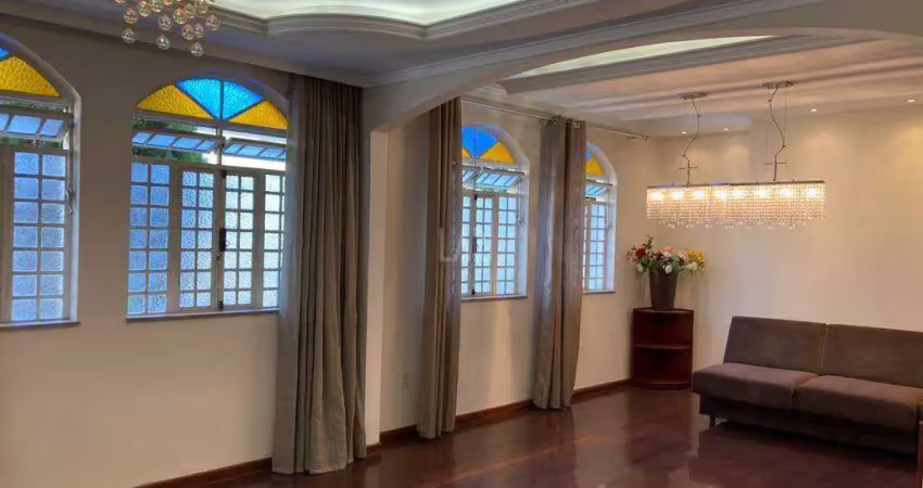 Casa com 4 quartos à venda na Rua Zilah Correa de Araújo, --, Ouro Preto, Belo Horizonte