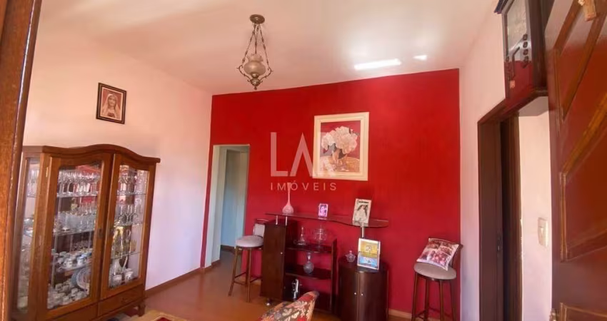 Casa 03 Quartos e 03 Edículas Independentes Alugadas à Venda Santa Efigênia