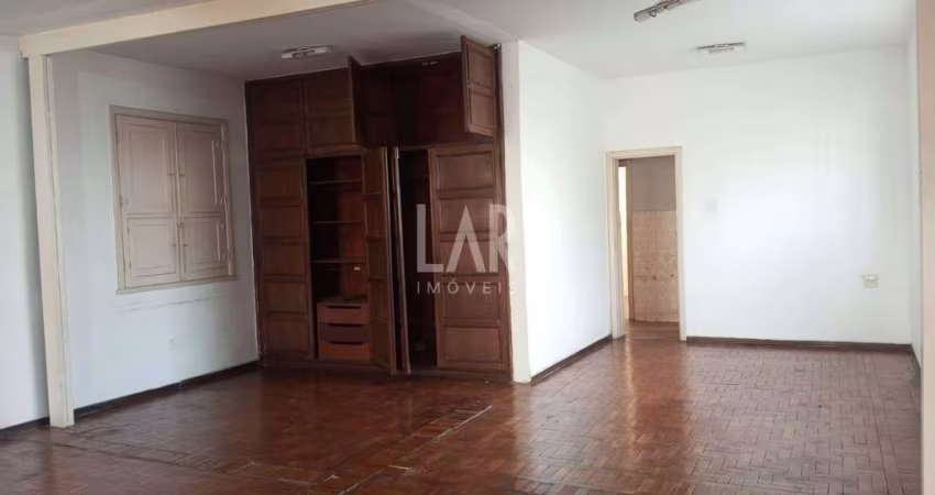 Casa para fins COMERCIAIS com aproximadamente 250 m²