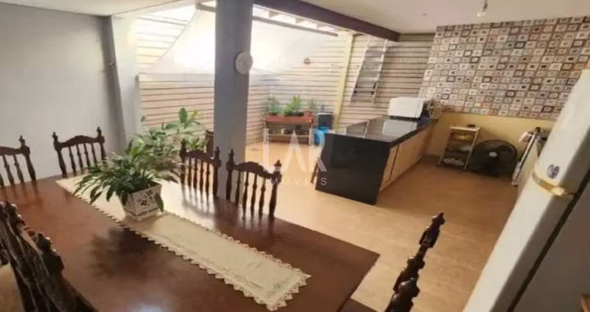 Casa geminada à venda, 3 quartos, 1 suíte, 2 vagas, santa amélia - belo horizonte/mg