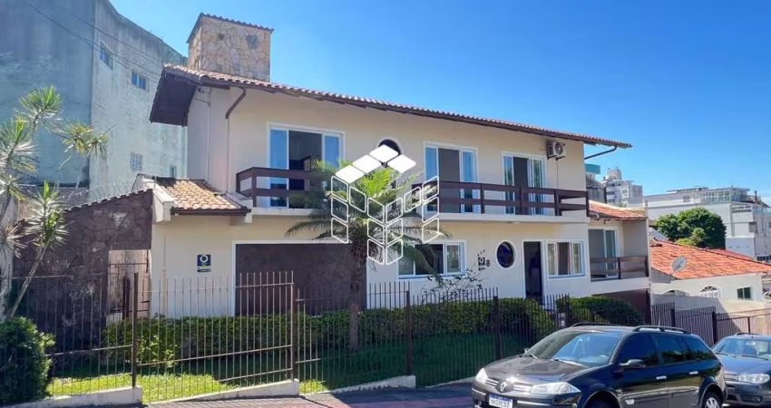 Casa com 3 quartos à venda na Avenida Atlântica, 982, Barreiros, São José