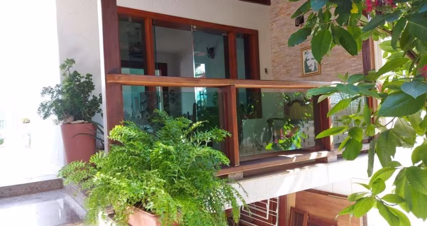 Casa para Venda em Belo Horizonte, Floresta, 7 dormitórios, 3 suítes, 3 banheiros, 4 vagas