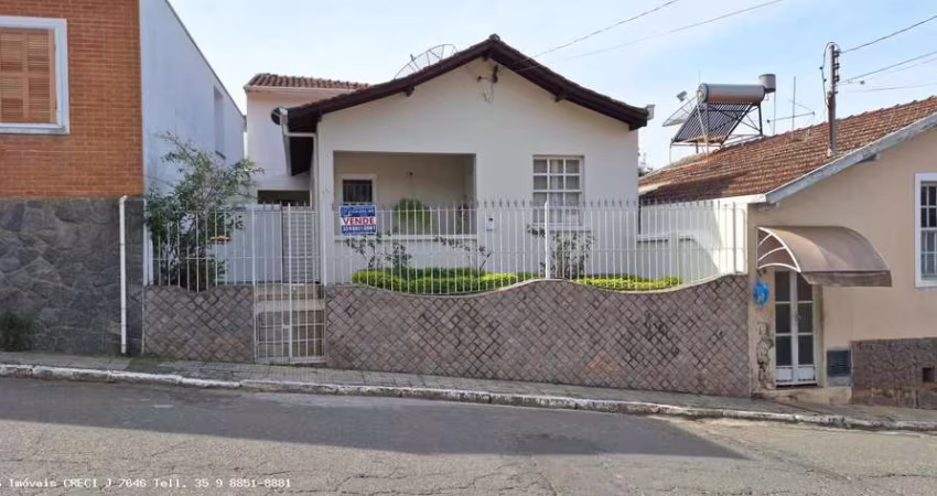 Casa para Venda em Caldas, Centro, 4 dormitórios, 2 suítes, 2 banheiros