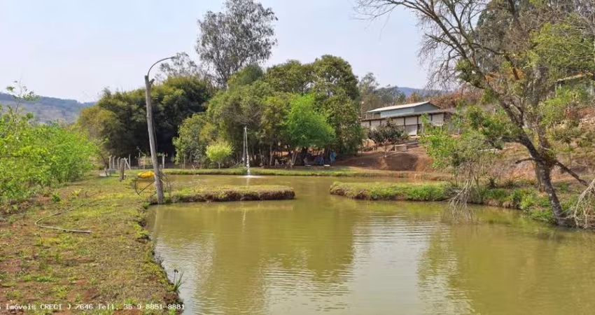 Sítio para Venda em Caldas, Bom Retiro, 3 dormitórios, 1 suíte, 2 banheiros, 3 vagas