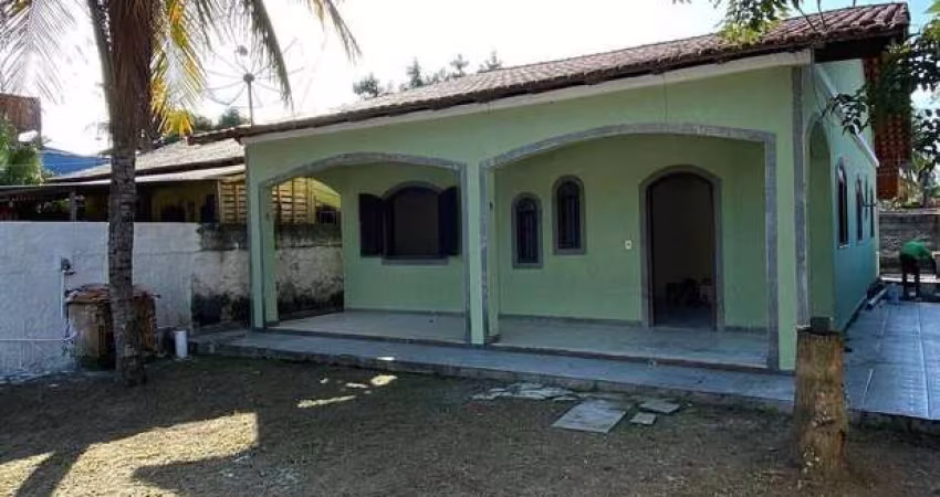 Casa espaçosa com 3 quartos em Itapeba!