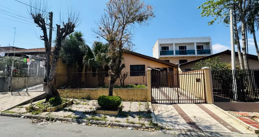Casa com churrasqueira, 3 quartos, 3 vagas, no alto boqueirão.